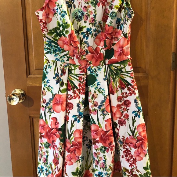 Business professional dress- colorful & fun - Picture 2 of 2